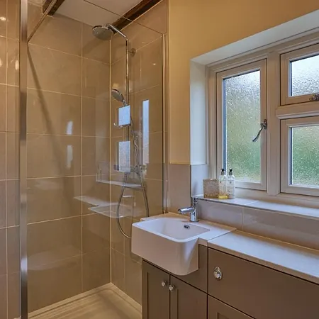 Fab 2 Bed Cotswolds Cottage With Private Courtyard Avon Dassett Exterior photo