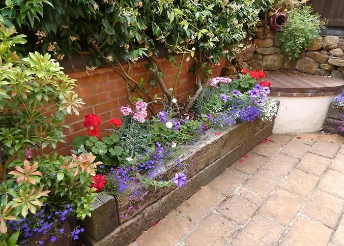 Fab 2 Bed Cotswolds Cottage With Private Courtyard