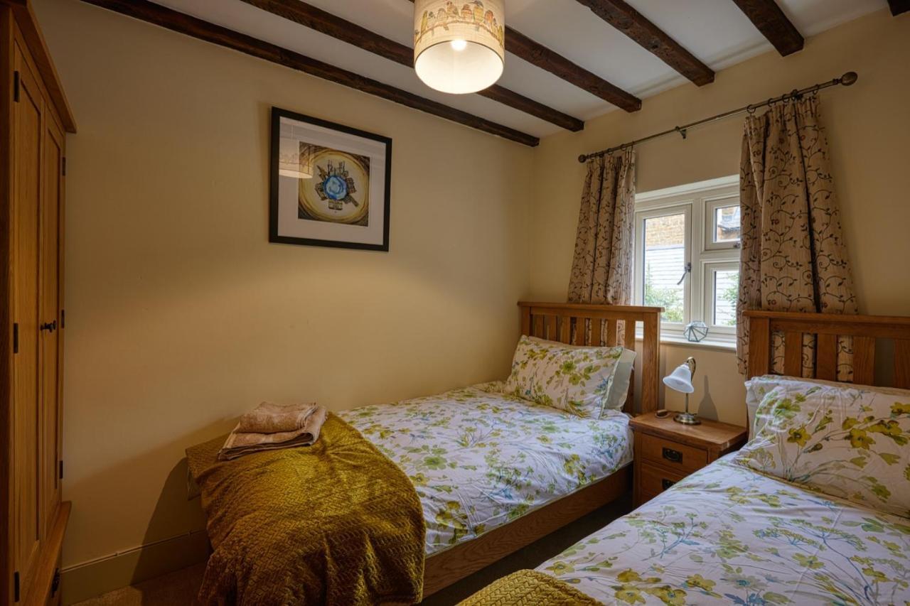Fab 2 Bed Cotswolds With Private Courtyard *