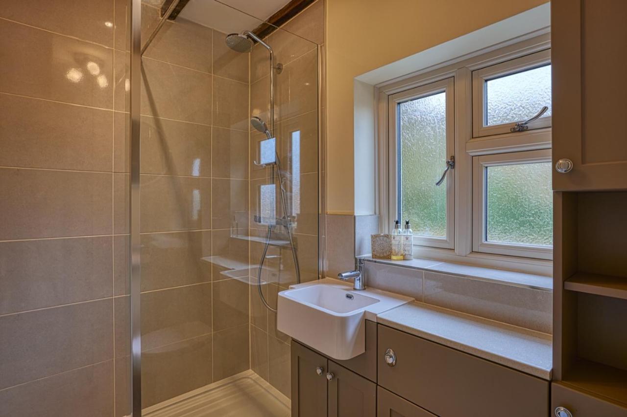 Fab 2 Bed Cotswolds With Private Courtyard